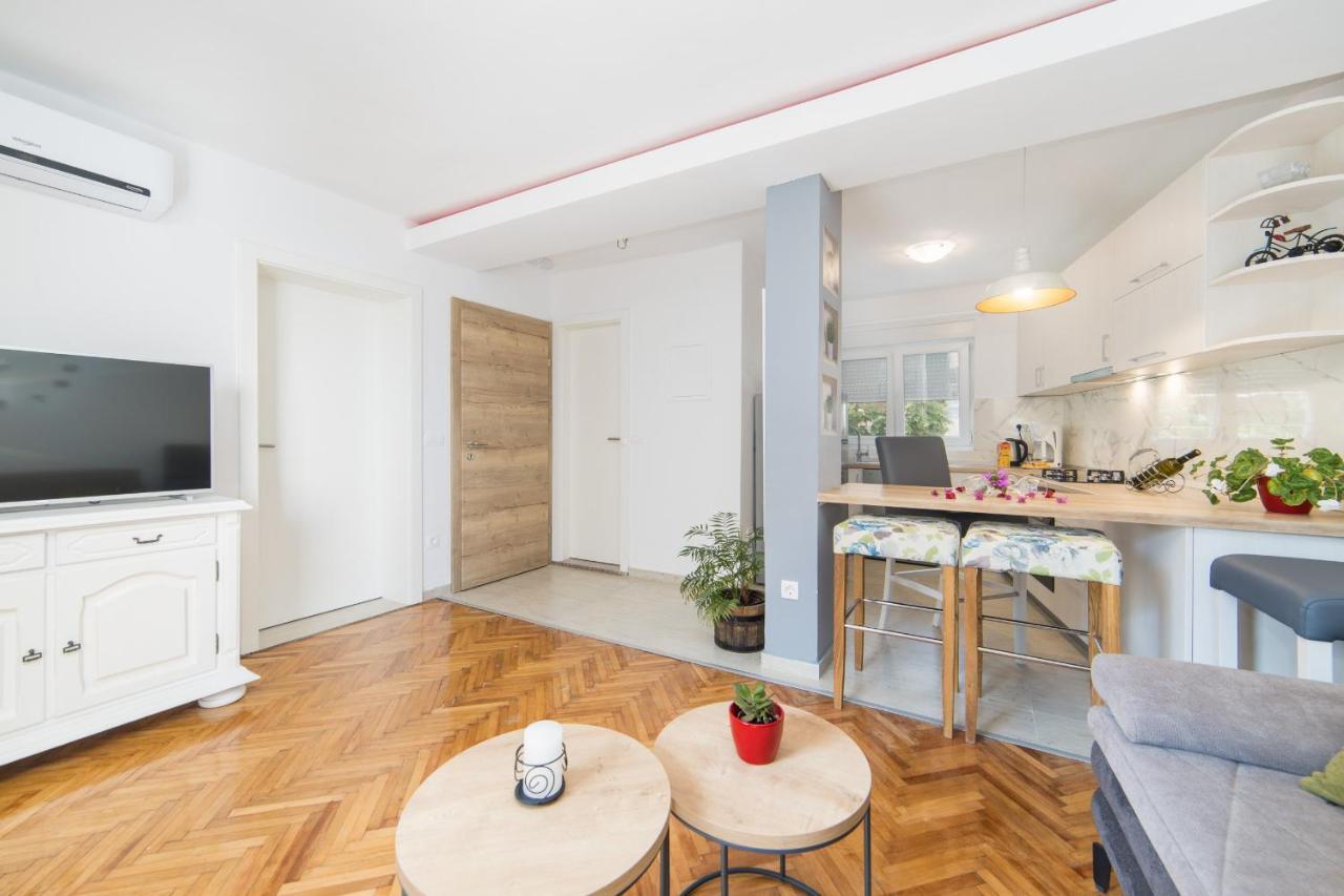 Apartament Mirna Center &